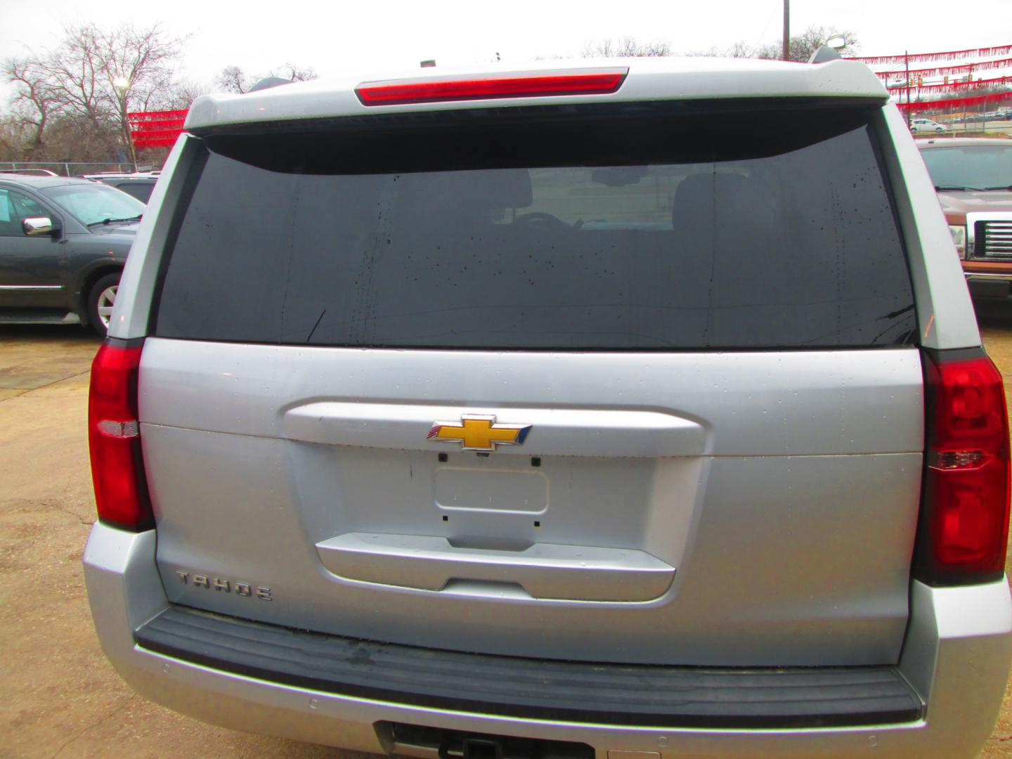 2015 SILVER /BLACK Chevrolet Tahoe (1GNSCBKC4FR) , located at 1815 NE 28th St., Fort Worth, TX, 76106, (817) 625-6251, 32.795582, -97.333069 - Photo#5